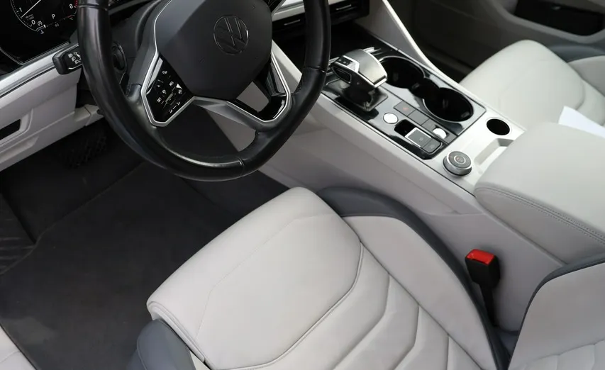 VOLKSWAGEN Touareg -