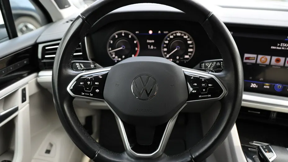 VOLKSWAGEN Touareg -