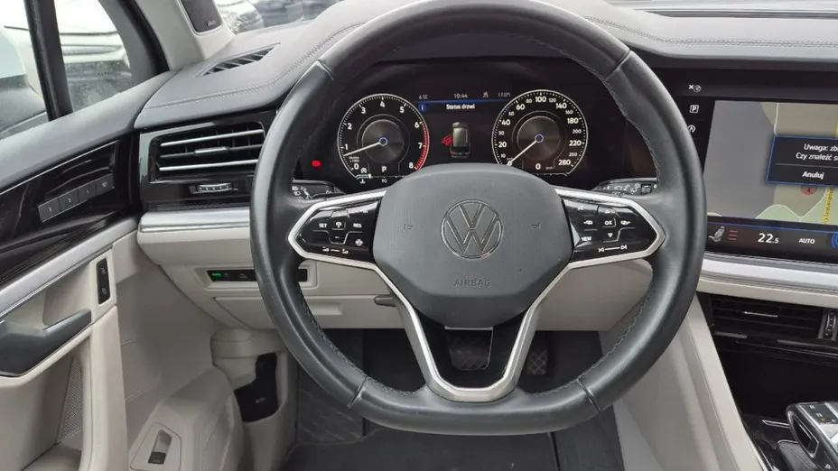 VOLKSWAGEN Touareg -
