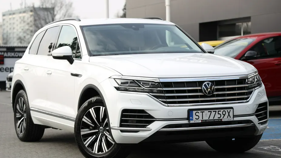 VOLKSWAGEN Touareg -