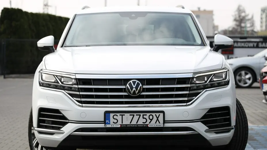 VOLKSWAGEN Touareg -