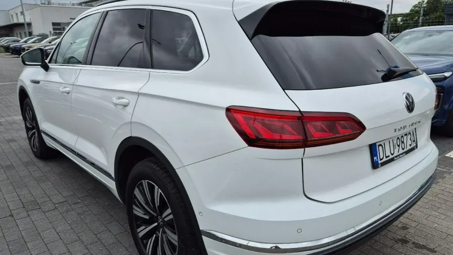 VOLKSWAGEN Touareg -