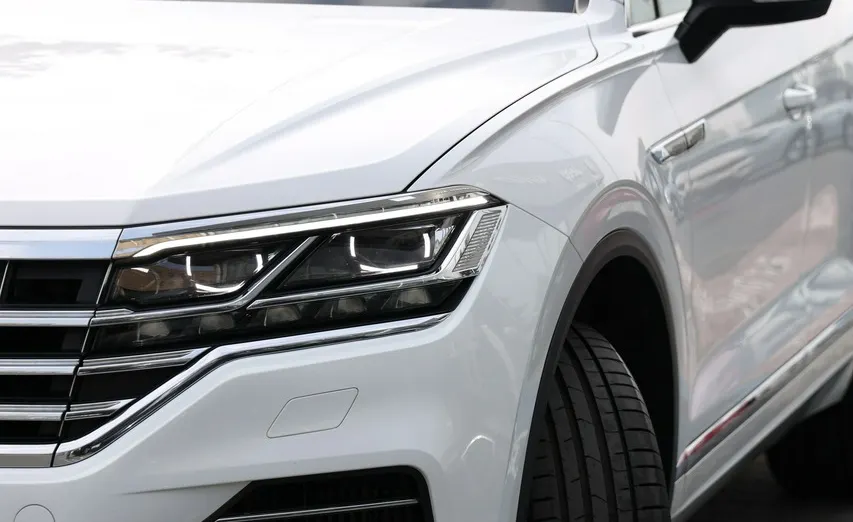VOLKSWAGEN Touareg -