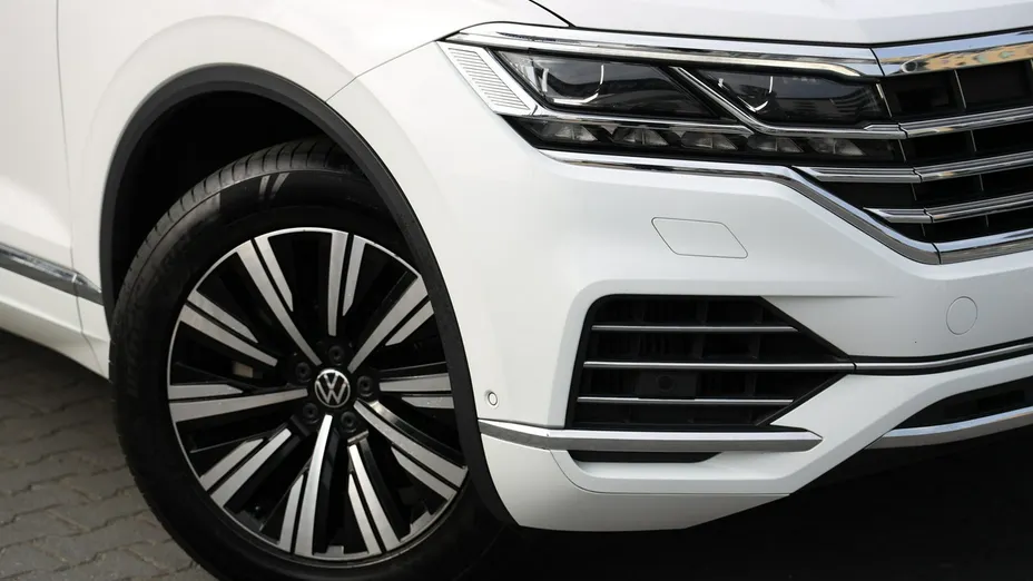 VOLKSWAGEN Touareg -
