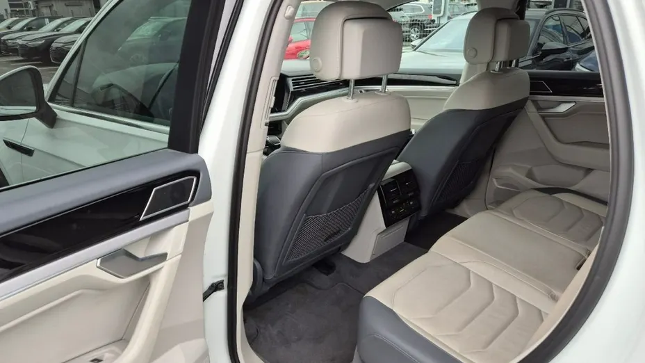 VOLKSWAGEN Touareg -