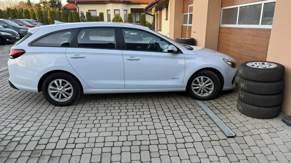 HYUNDAI i30 -