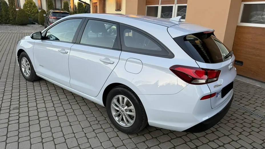HYUNDAI i30 -
