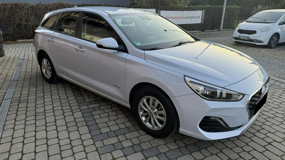 HYUNDAI i30 -