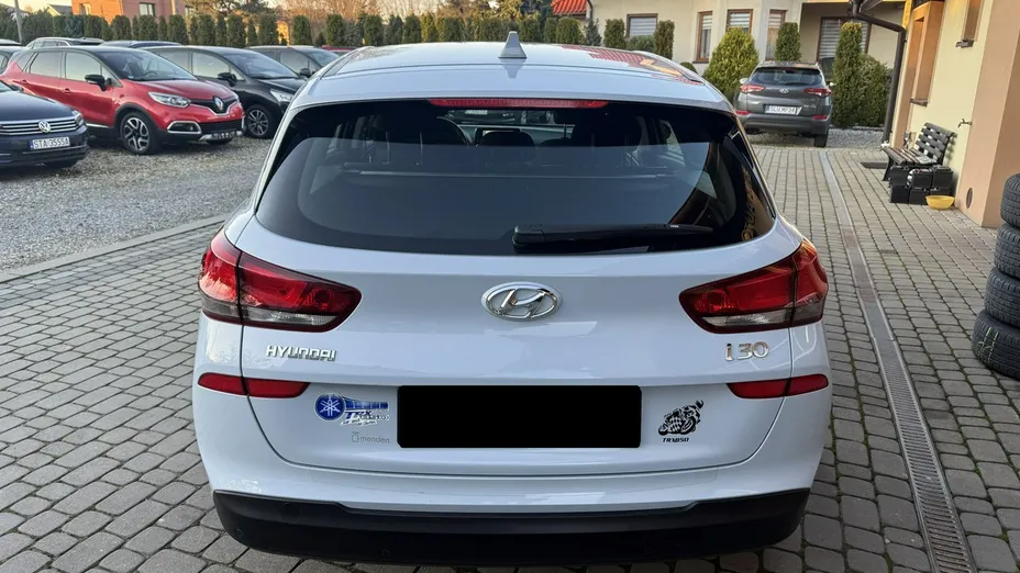 HYUNDAI i30 -