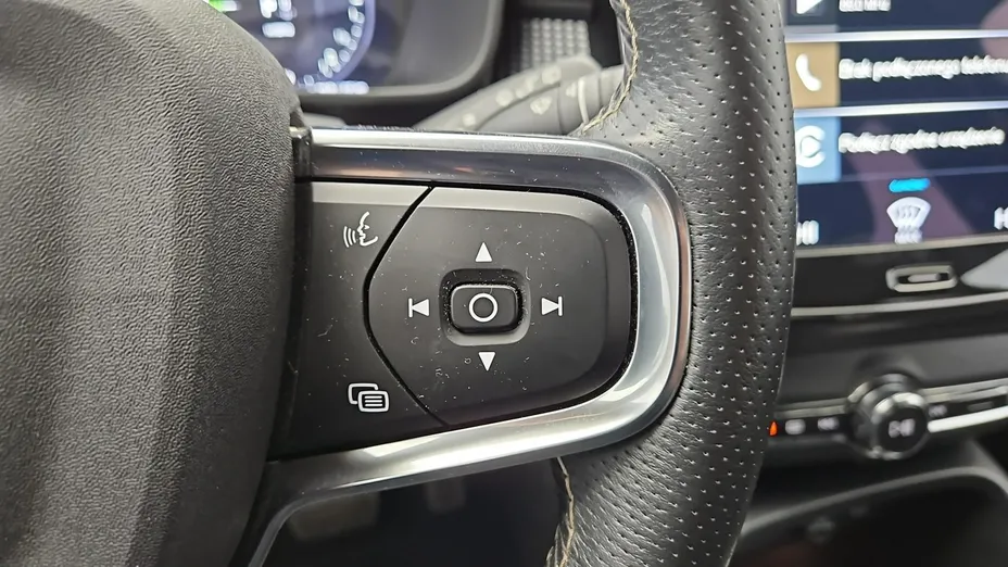 VOLVO XC40 -