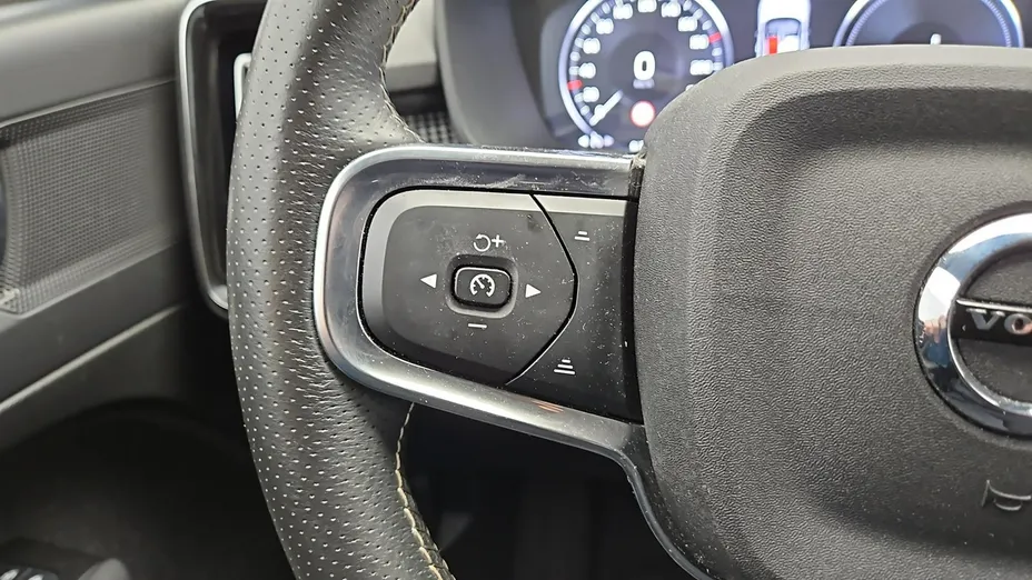 VOLVO XC40 -