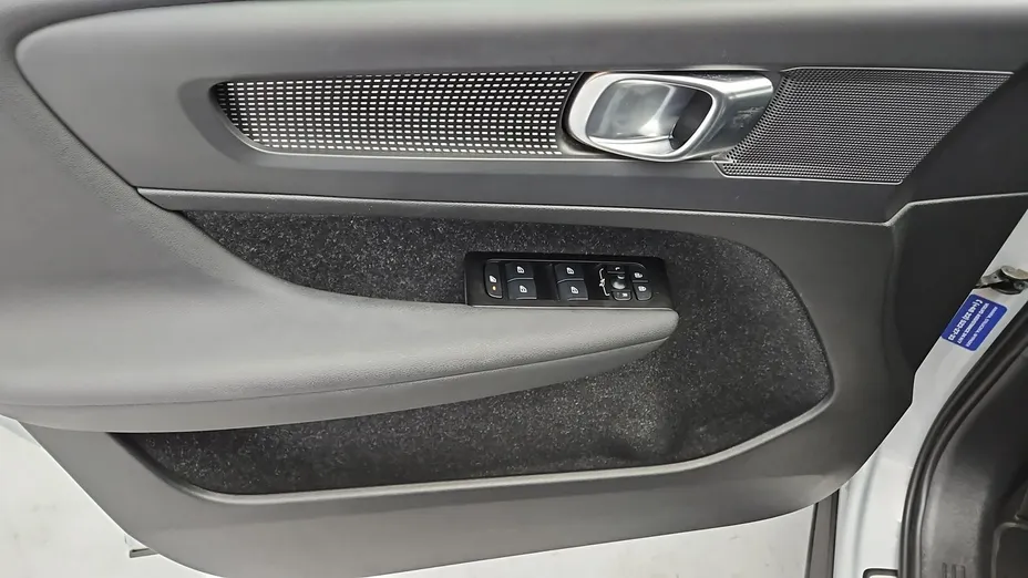 VOLVO XC40 -