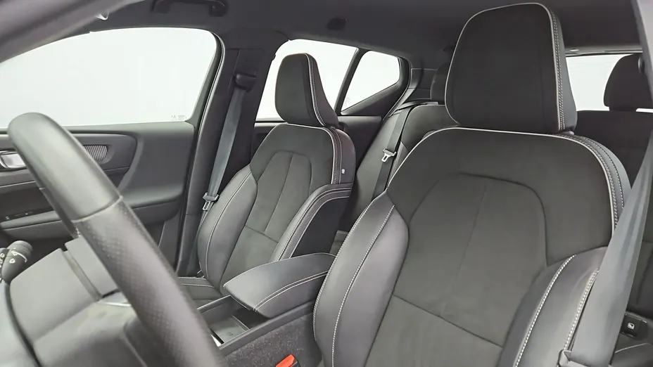 VOLVO XC40 -