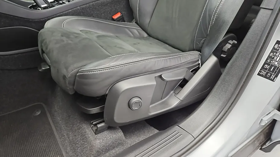 VOLVO XC40 -