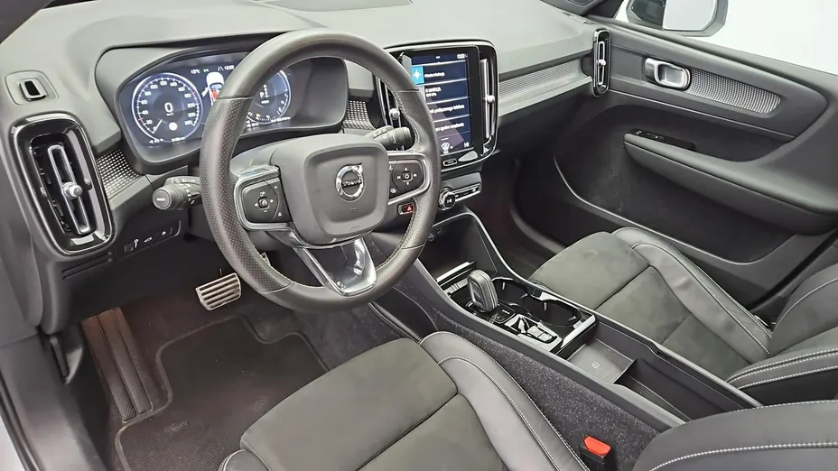 VOLVO XC40 -