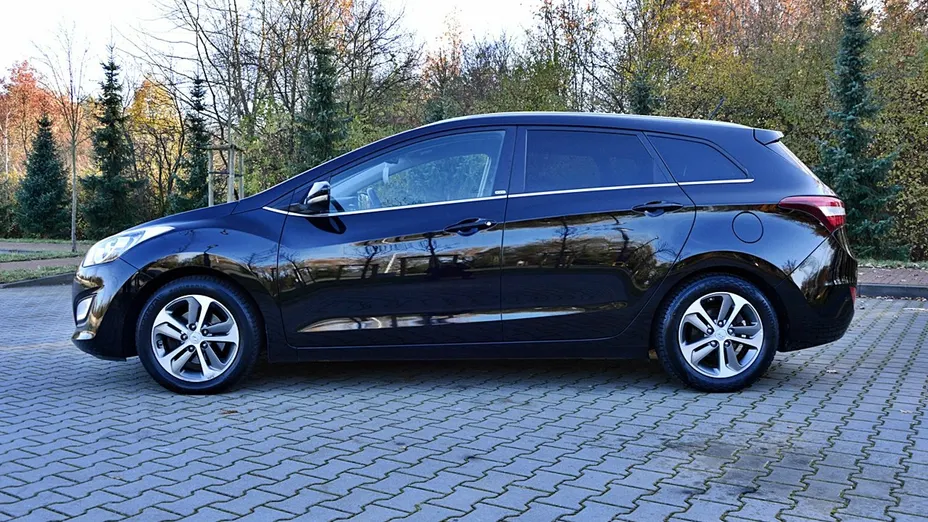 HYUNDAI i30 -
