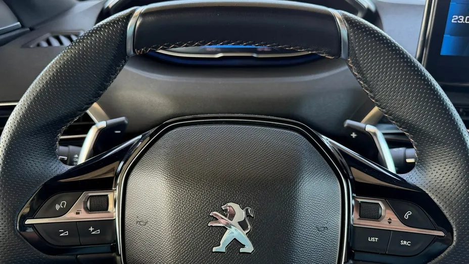PEUGEOT 5008 -