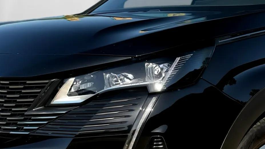 PEUGEOT 5008 -