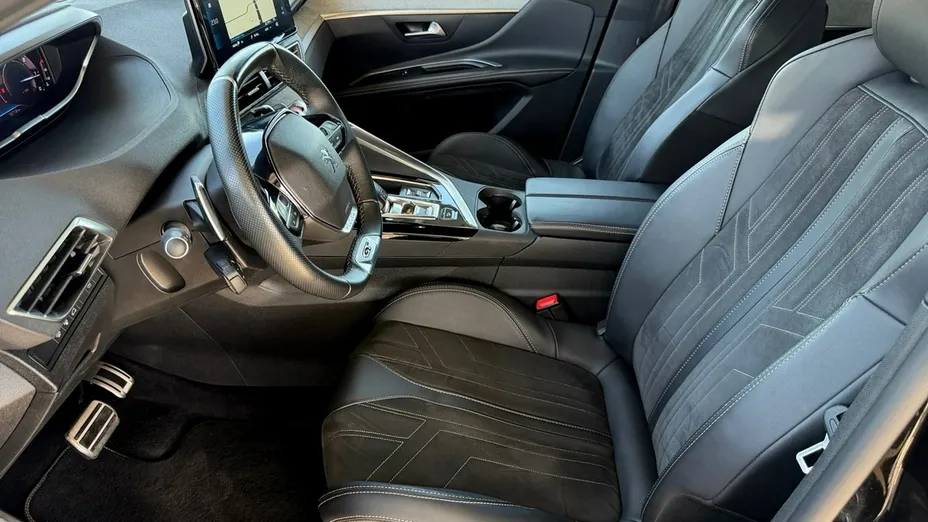 PEUGEOT 5008 -