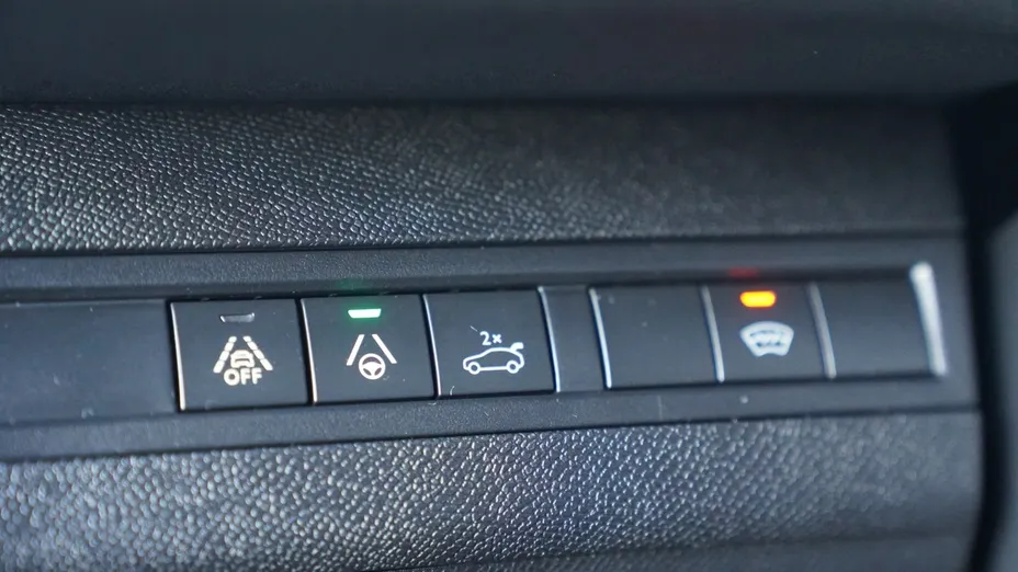PEUGEOT 5008 -