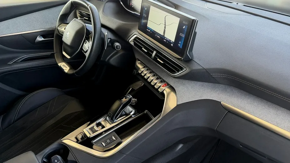 PEUGEOT 5008 -