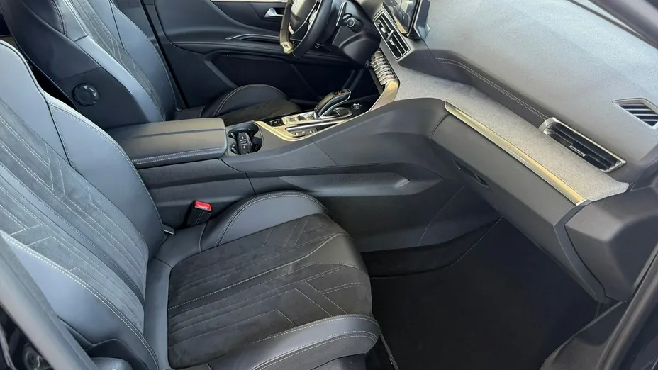 PEUGEOT 5008 -