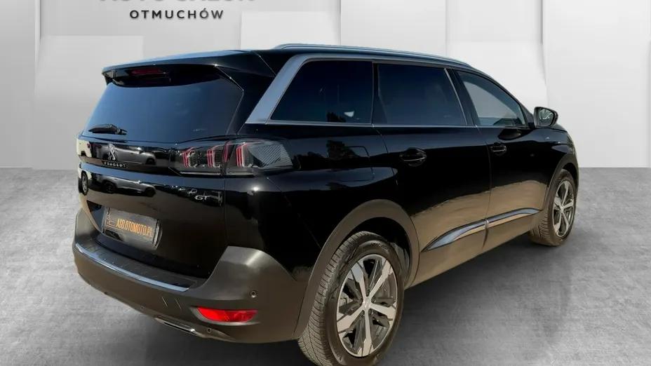 PEUGEOT 5008 -