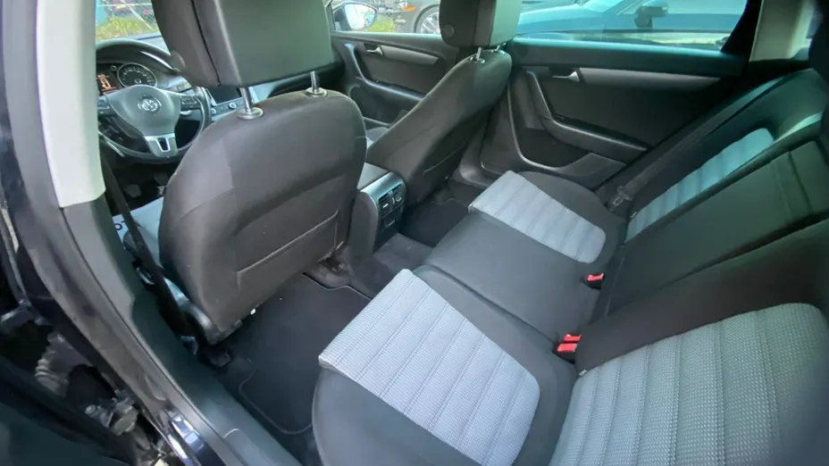 VOLKSWAGEN Passat -