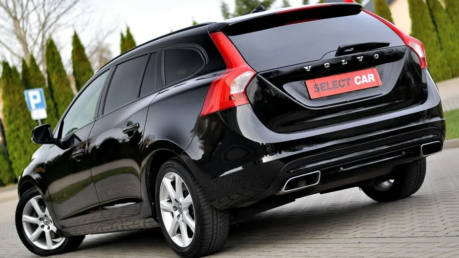 VOLVO V60 -