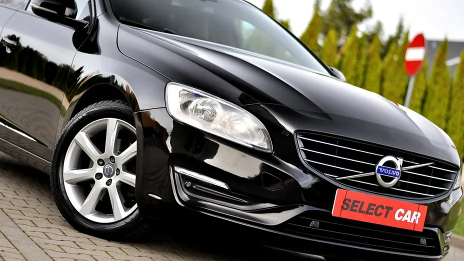 VOLVO V60 -