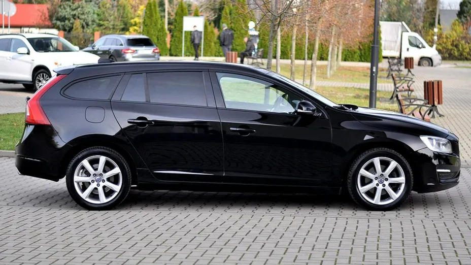 VOLVO V60 -