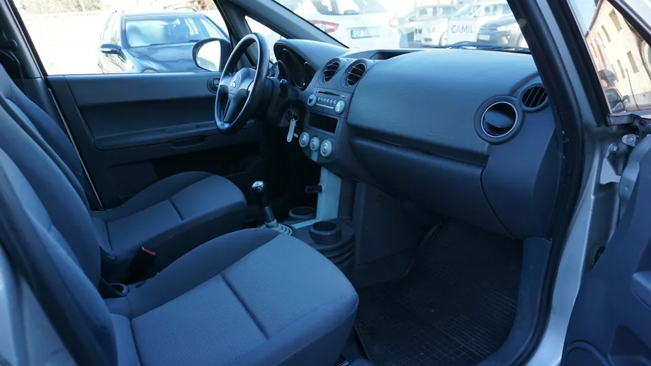 MITSUBISHI Colt -