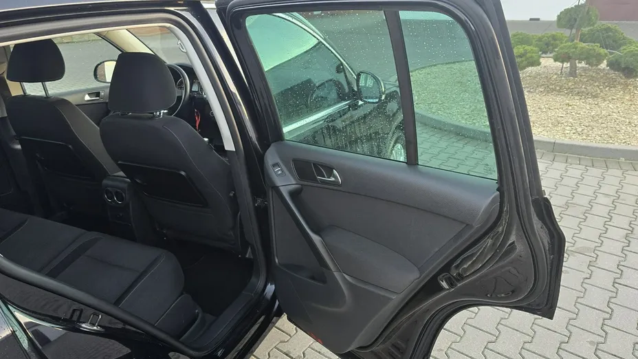 VOLKSWAGEN Tiguan -