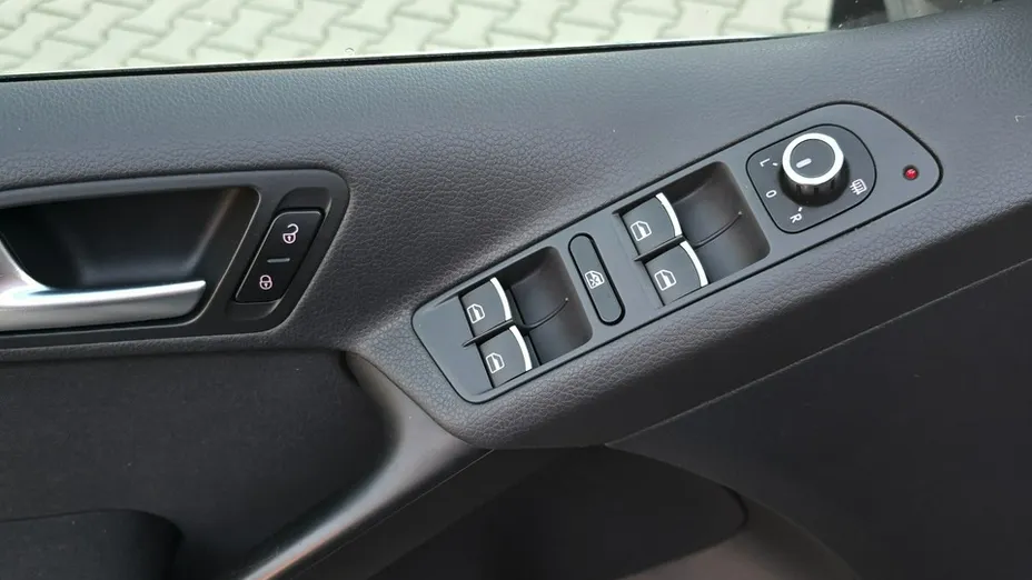 VOLKSWAGEN Tiguan -