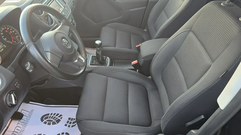VOLKSWAGEN Tiguan -
