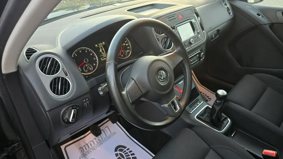 VOLKSWAGEN Tiguan -