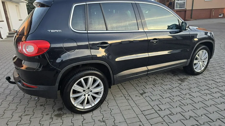 VOLKSWAGEN Tiguan -