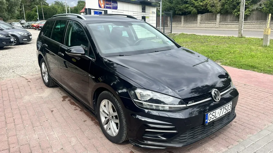 VOLKSWAGEN Golf -