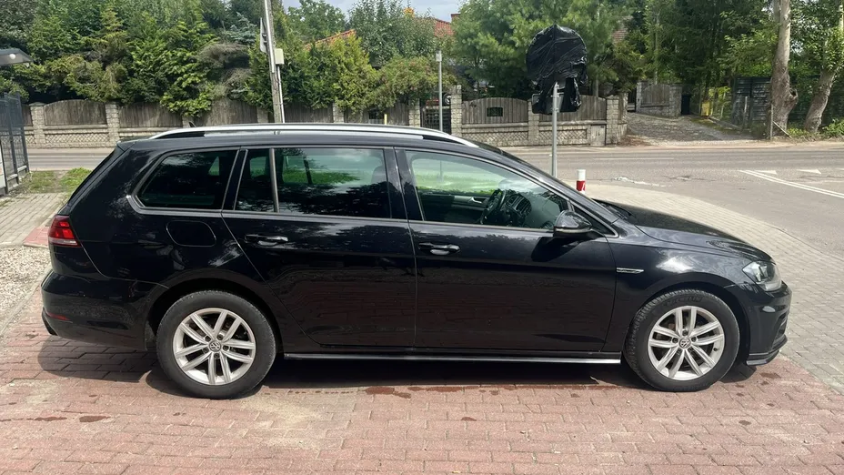 VOLKSWAGEN Golf -