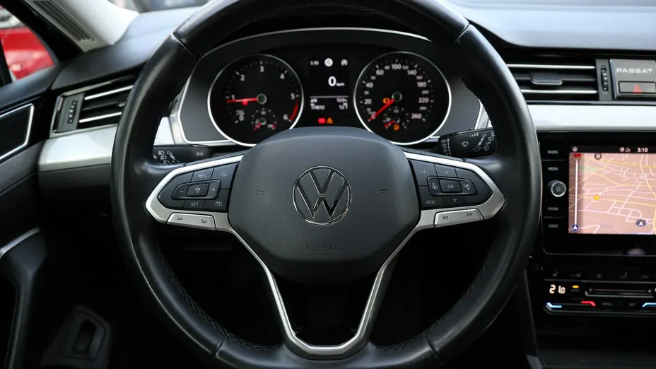 VOLKSWAGEN Passat -