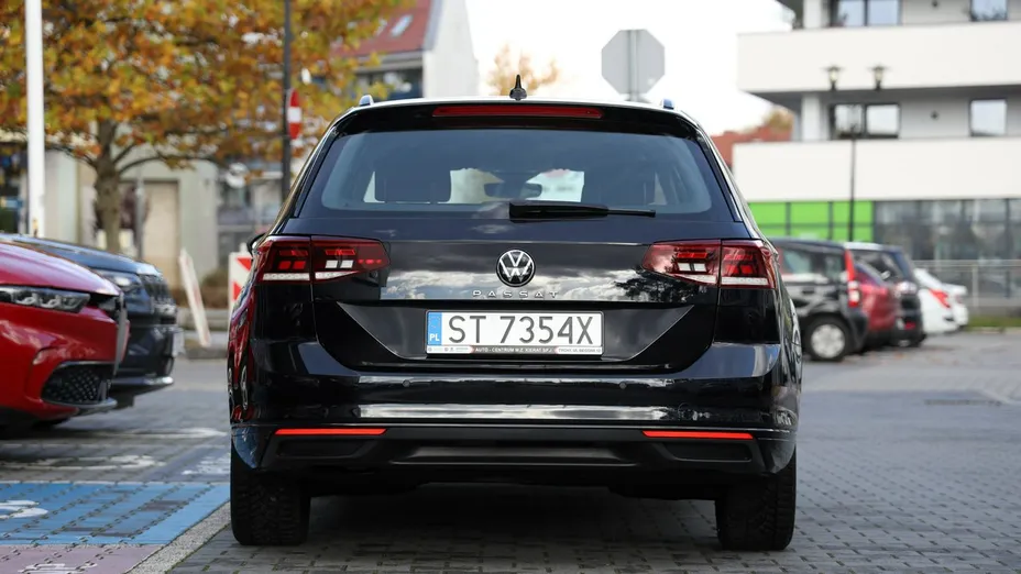 VOLKSWAGEN Passat -
