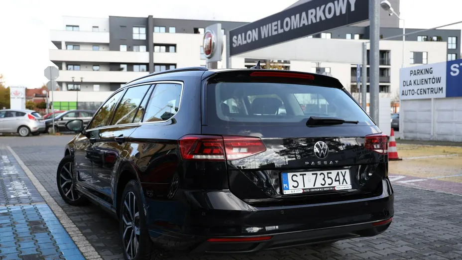 VOLKSWAGEN Passat -