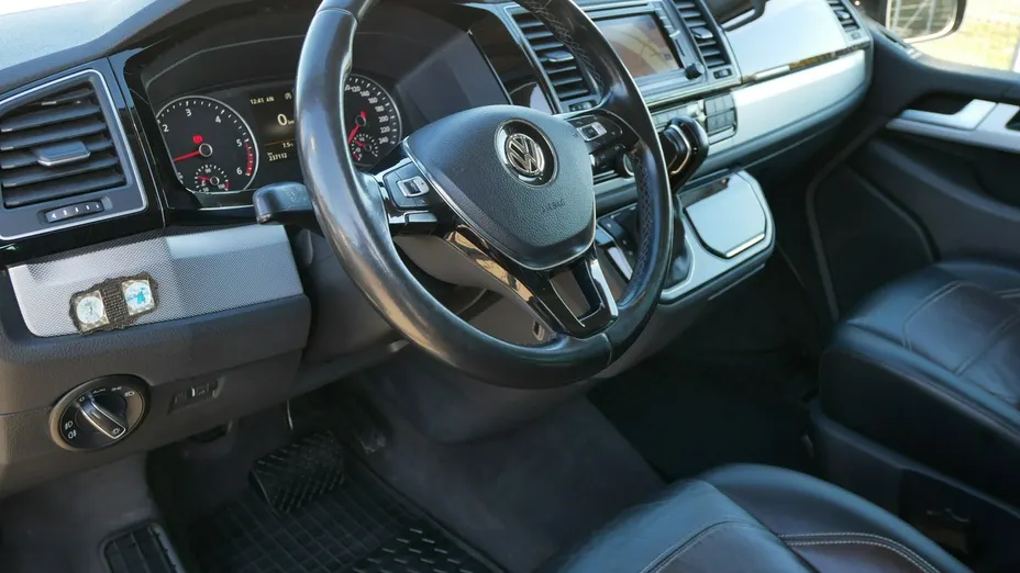 VOLKSWAGEN Multivan -