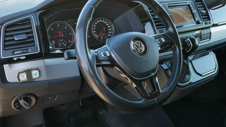 VOLKSWAGEN Multivan -