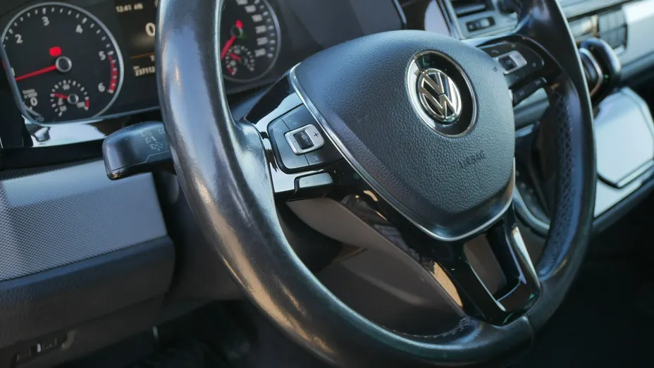 VOLKSWAGEN Multivan -
