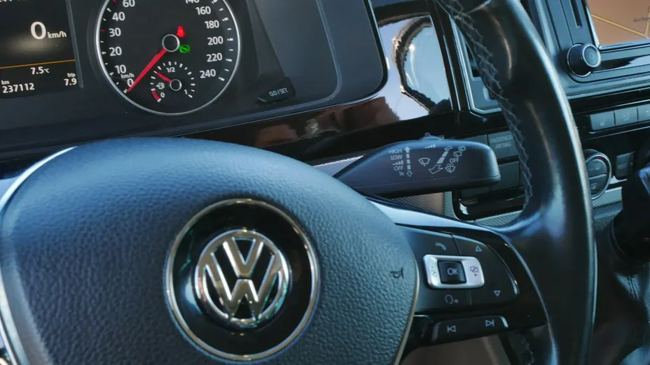 VOLKSWAGEN Multivan -