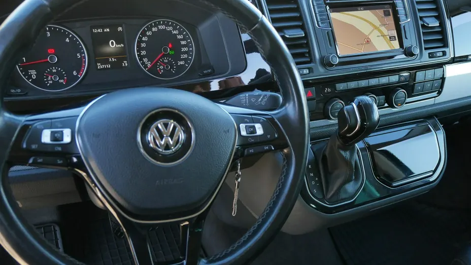 VOLKSWAGEN Multivan -