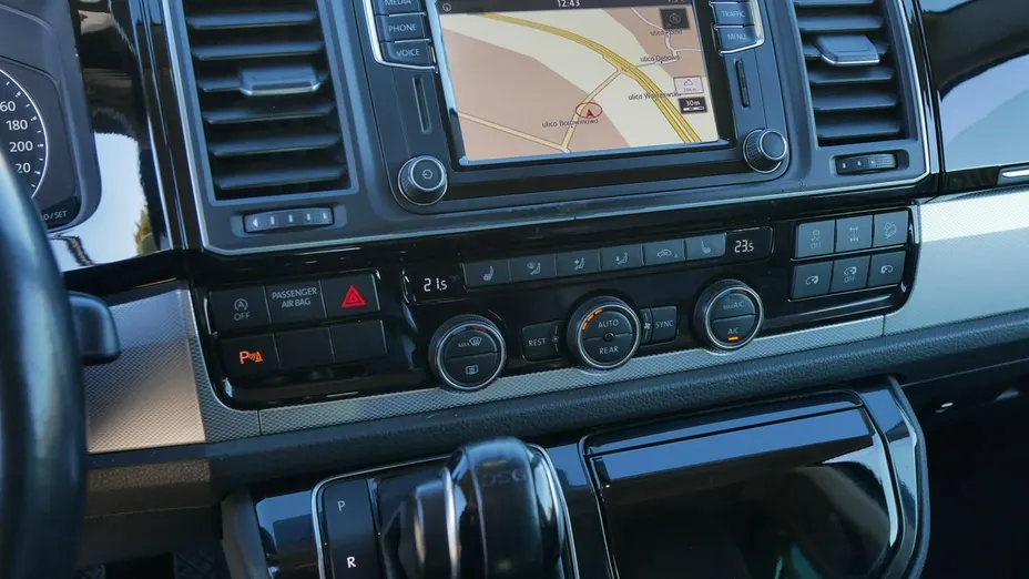 VOLKSWAGEN Multivan -