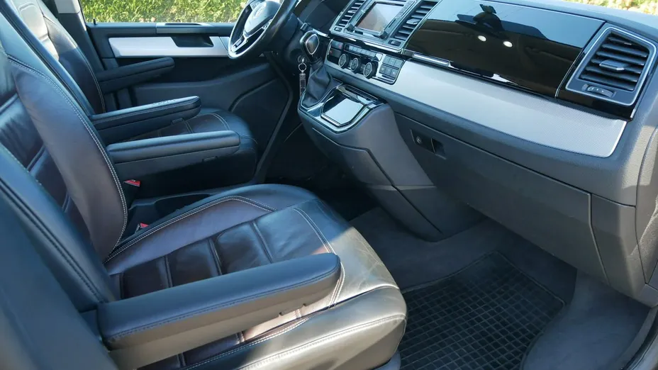 VOLKSWAGEN Multivan -