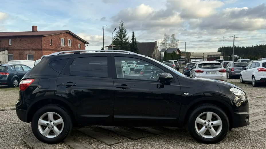 NISSAN Qashqai -